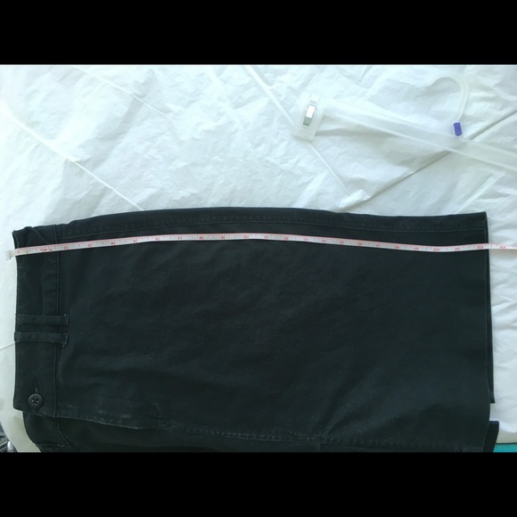 Black sz 8 Gap mini skirt with front and back vents - Picture 6 of 6
